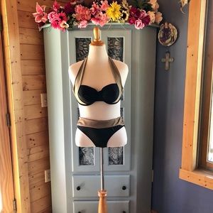 VENUS 2-Piece Bikini w/Two in One Top. Brand NEW!!